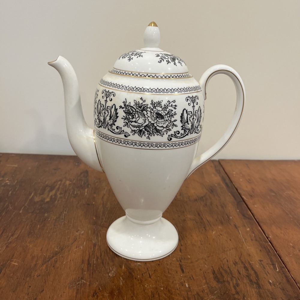 Wedgwood Black Columbia large coffee pot 1¾ pints (UK), VGUC 10.5" Tall, Rare